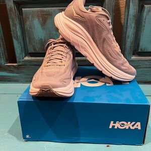 Women’s Hoka Clifton 10  91/2 Silver New in Box